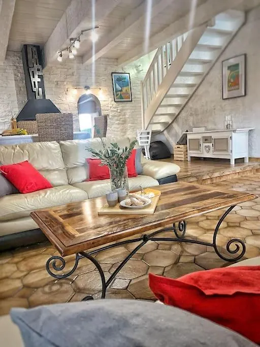Villa Au Calme A Sanary, Climatisee, Avec Piscine