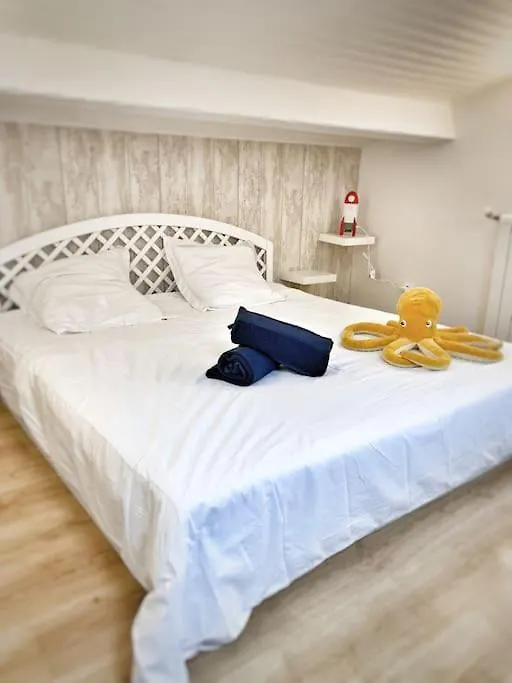 Villa Au Calme A Sanary, Climatisee, Avec Piscine Francia