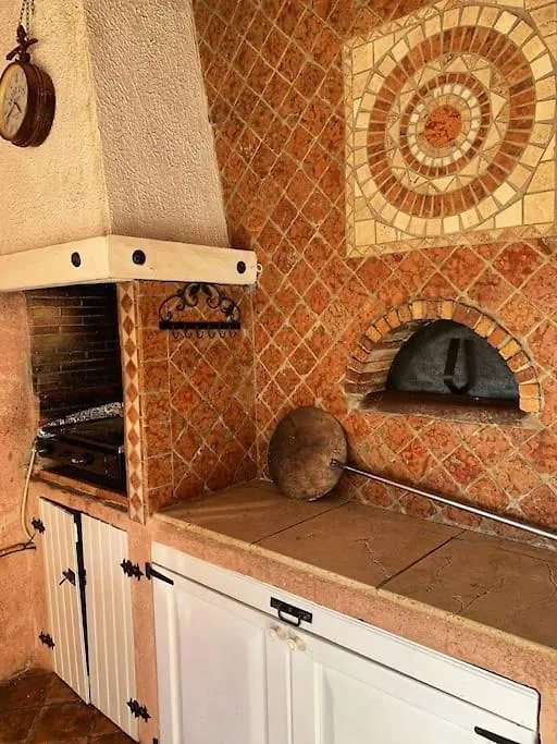 Villa Au Calme A Sanary, Climatisee, Avec Piscine