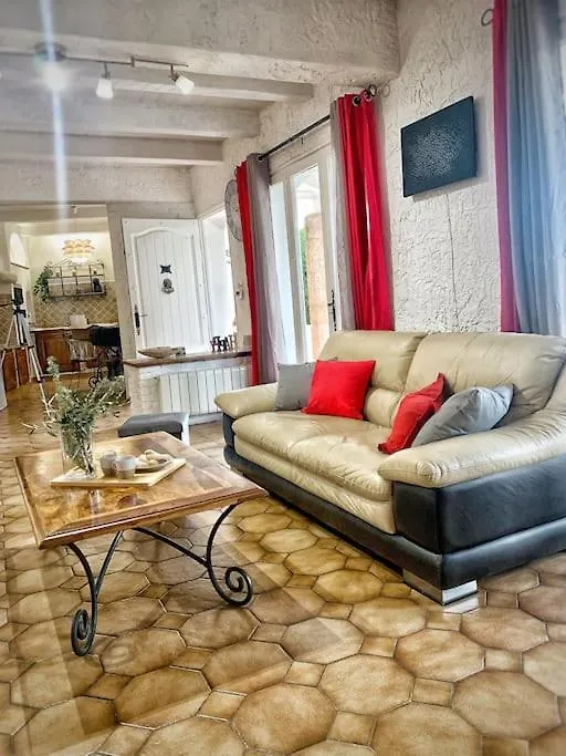 Villa Au Calme A Sanary, Climatisee, Avec Piscine France