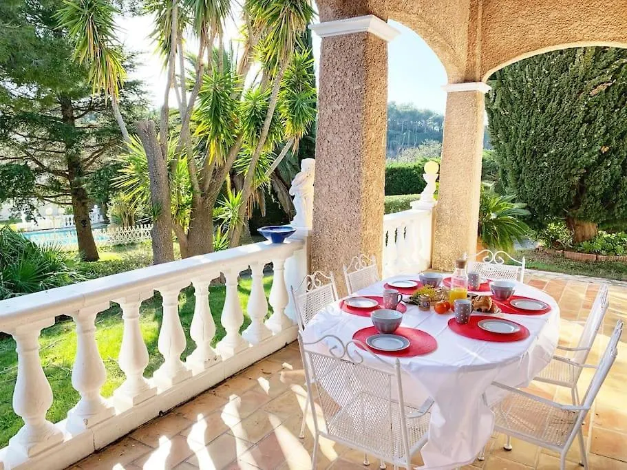 Villa Au Calme A Sanary, Climatisee, Avec Piscine France