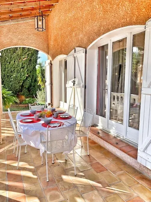 Villa Au Calme A Sanary, Climatisee, Avec Piscine