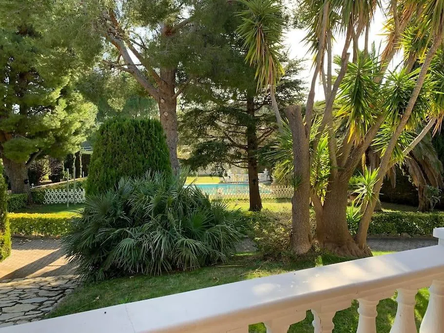 Villa Au Calme A Sanary, Climatisee, Avec Piscine France