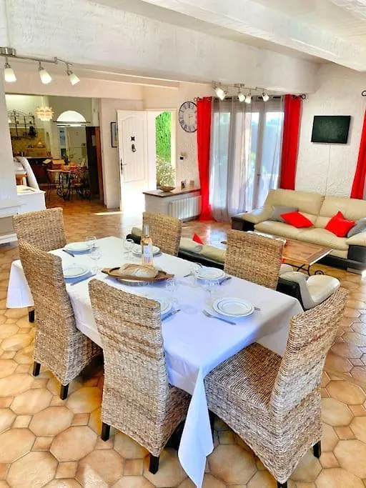 Villa Au Calme A Sanary, Climatisee, Avec Piscine